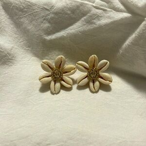 Cowrie Shell Flower Stud Earrings Beaded Gold